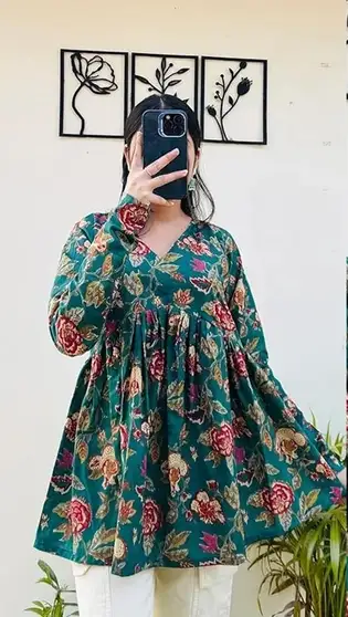 Vankar Women Floral Print Kurta (Green)